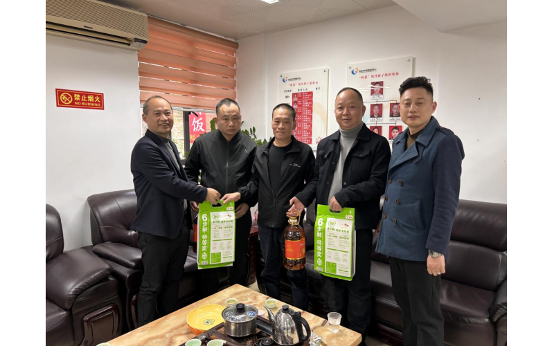 新春送暖 情满人世 —— ？？？？？？靥夭５持Р苛瞎步ǖノ豢古奈课驶疃